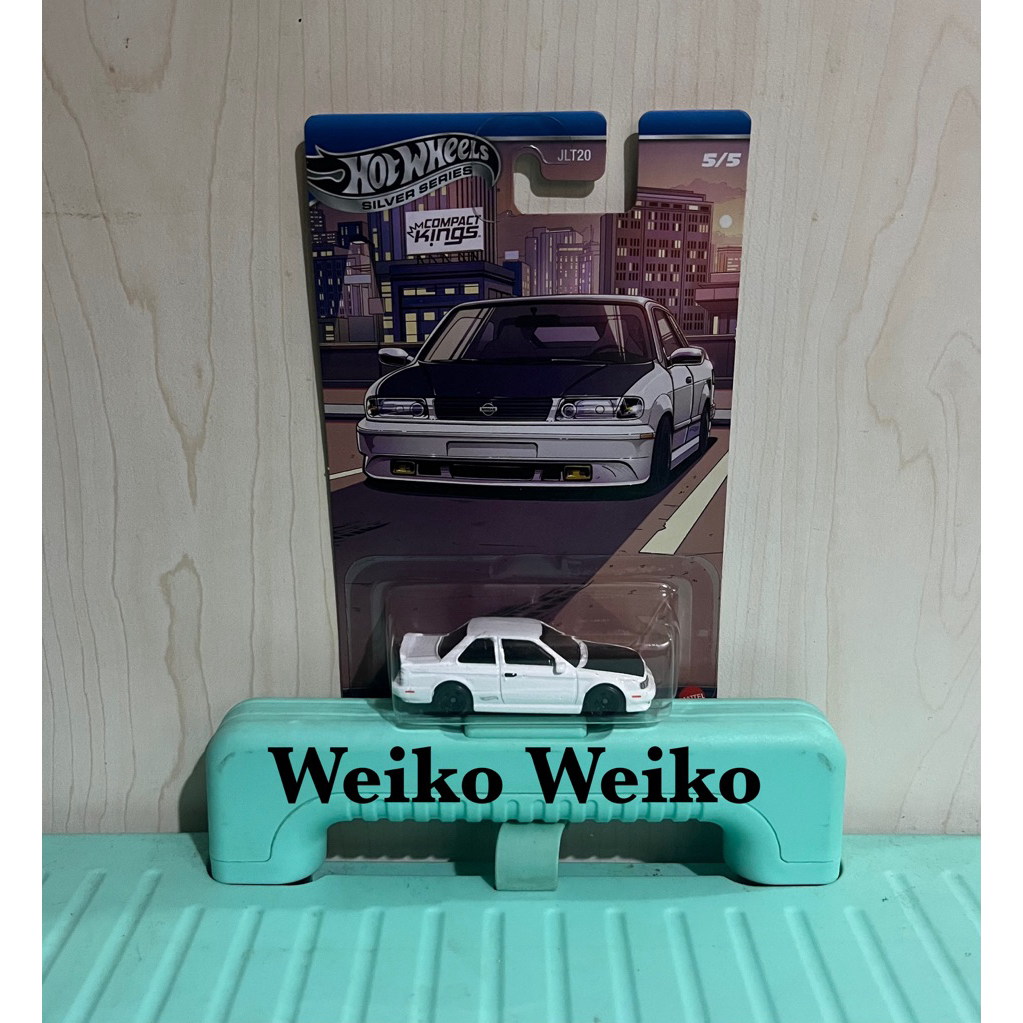 hotwheels silver series compact kings nissan sentra se.r white