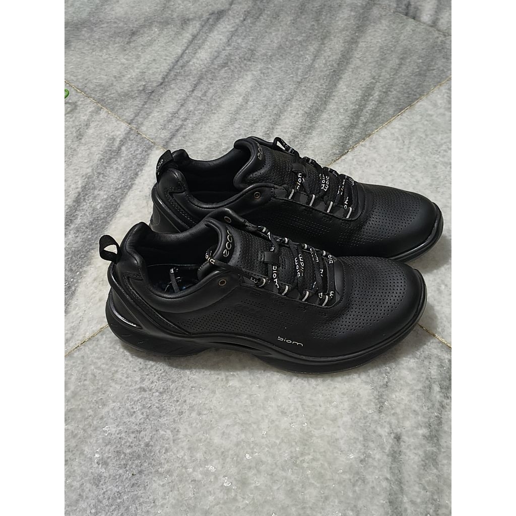Sepatu Pria Ecco Biom Fjuel Kulit Ukuran 40 / Panjang Kaki 25cm – Casual Nyaman Ringan