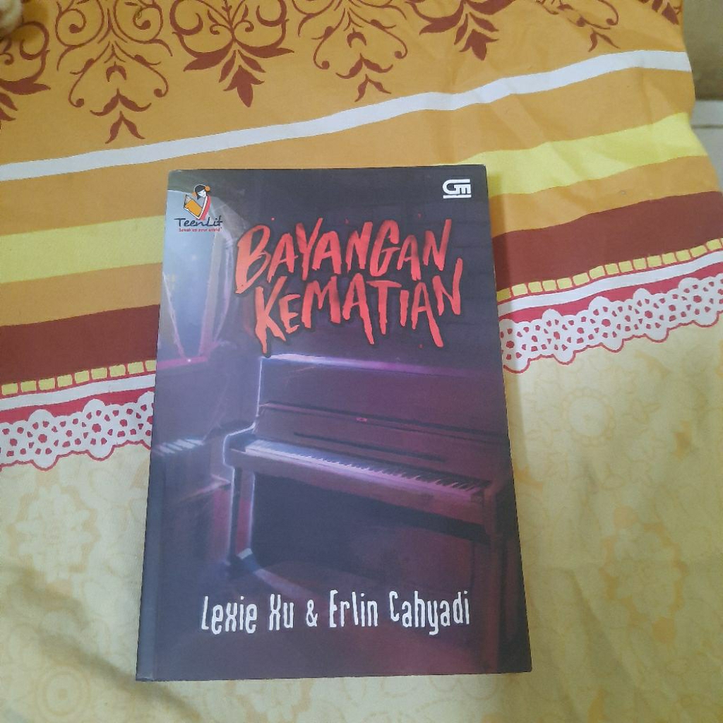 PRELOVED- BAYANGAN KEMATIAN Lexie xu dan erlin cahyadi