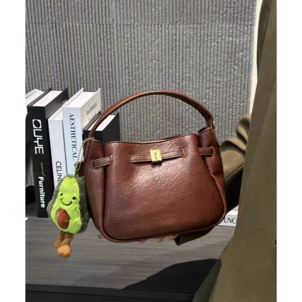 Tas perlengkapan kosmetik Laura Shidai aLpukat