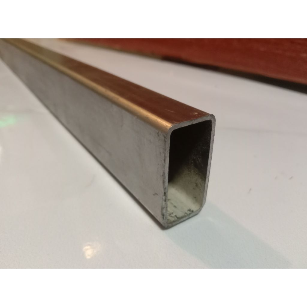 pipa besi  holo atau kotak ukuran 2 cm x4 cm panjang bervariasi
