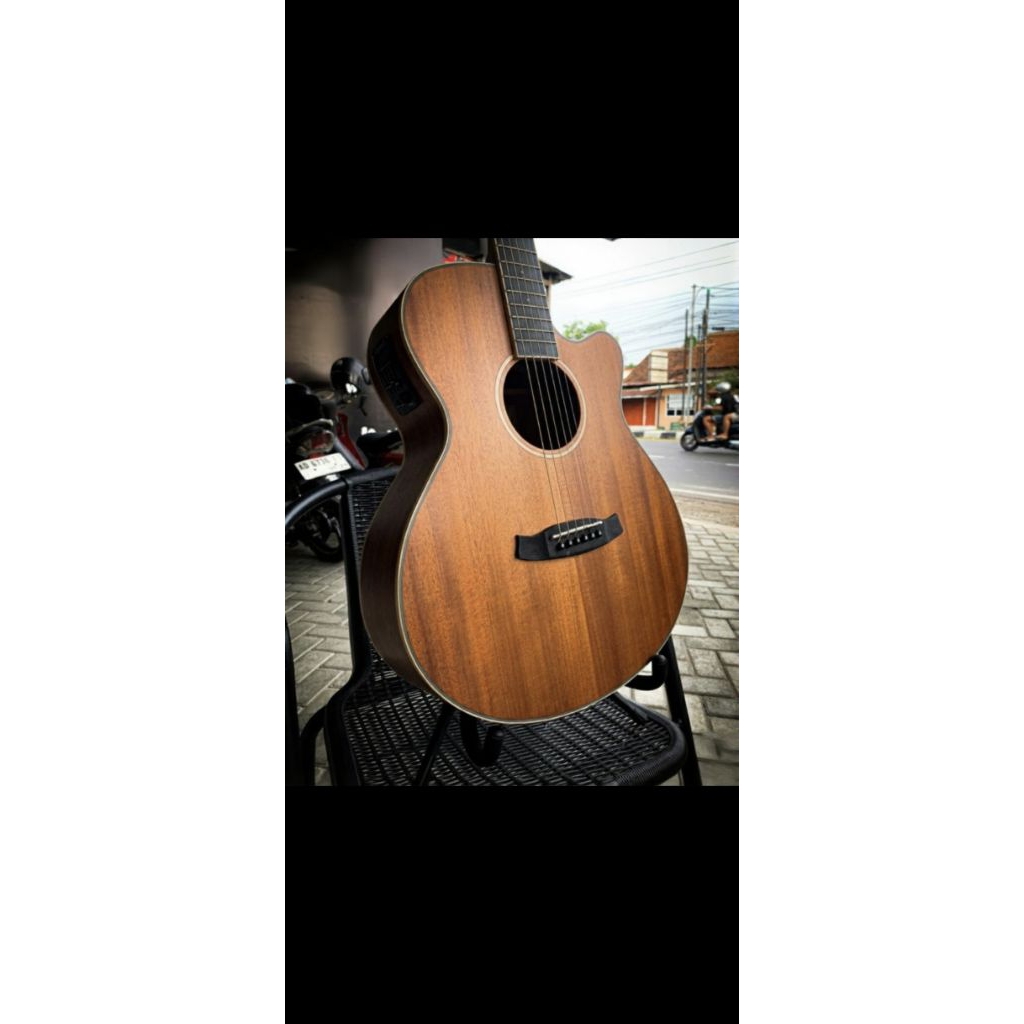 Gitar akustik elektrik Tanglewood twu sfce
