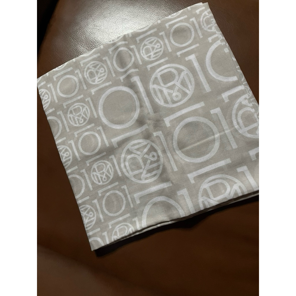 preloved ria miranda scarf