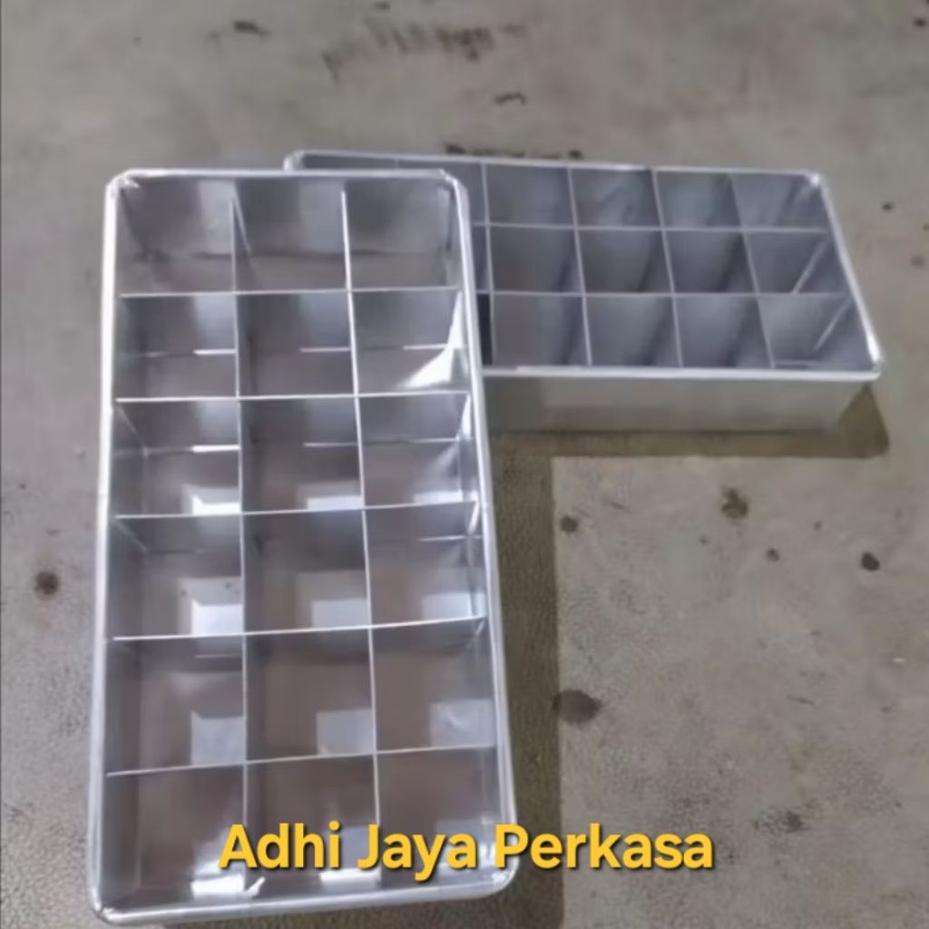 Loyang brownies panggang ukuran 20x10cm 18 sekat dan 15