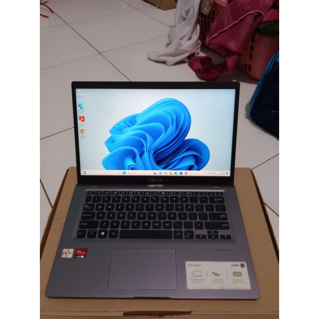 Laptop Asus x415DAP M415DA athllon Gold 3150u ram 8gb SSD 256gb layar 14 inch fullHD mulus