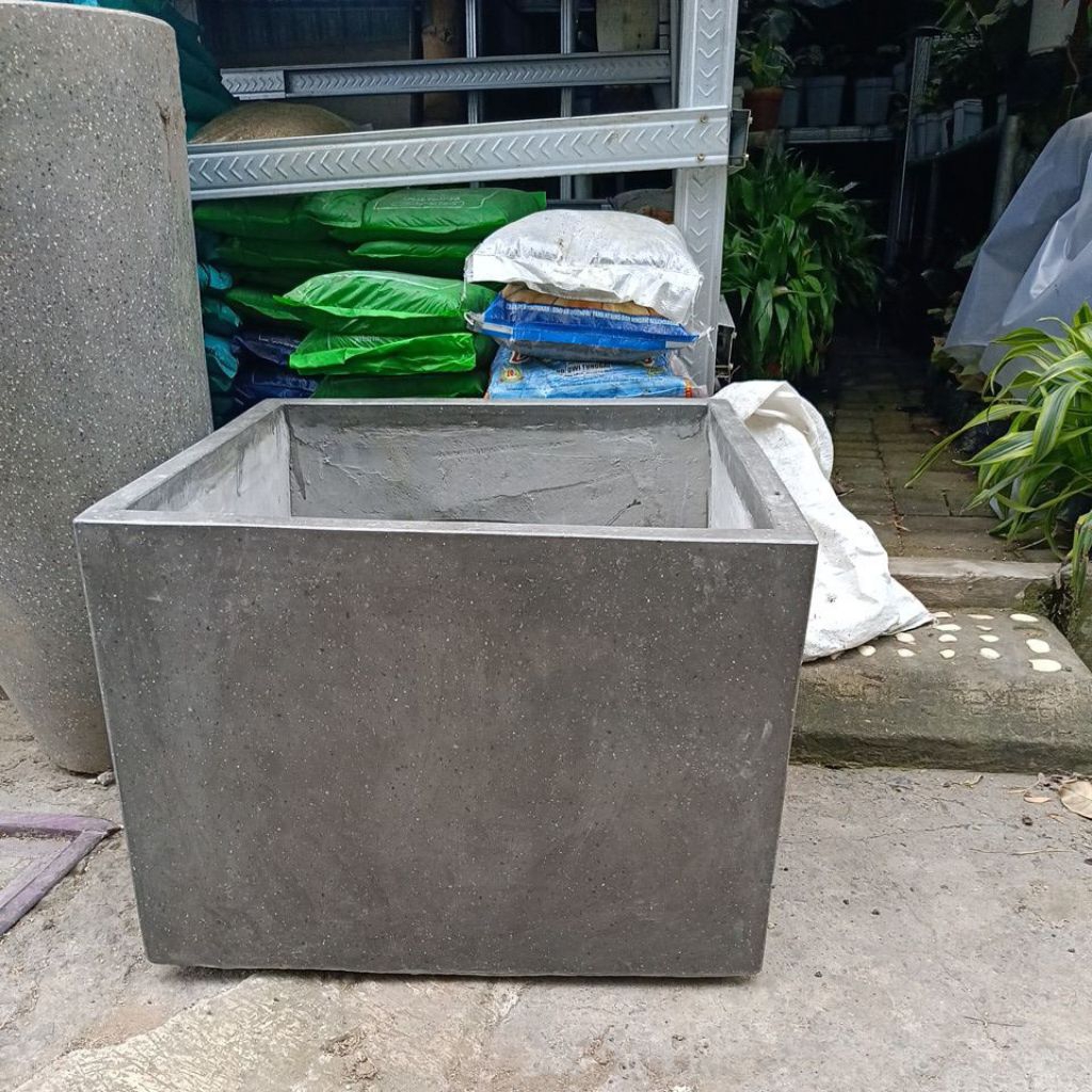 GARANSI 100% – POT TERASO ASLI MODEL KOTAK  Ukuran: Lebar 70 cm × Panjang 70 cm × Tinggi 50 cm
