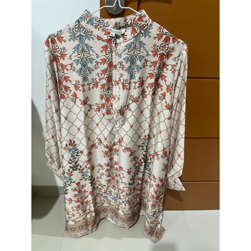 New tunik Sophia Heaven Lights tanpa tag label