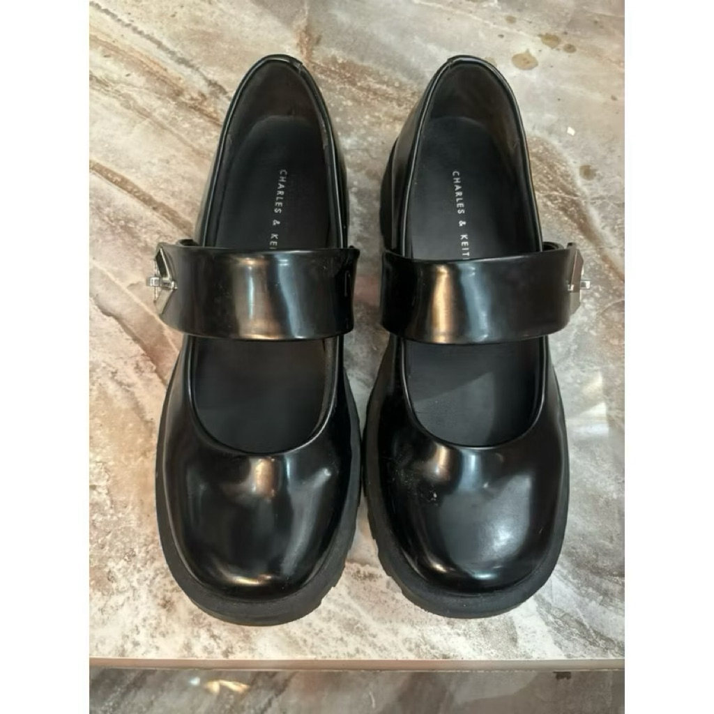 [ PRELOVED ] Sepatu Charles & Keith