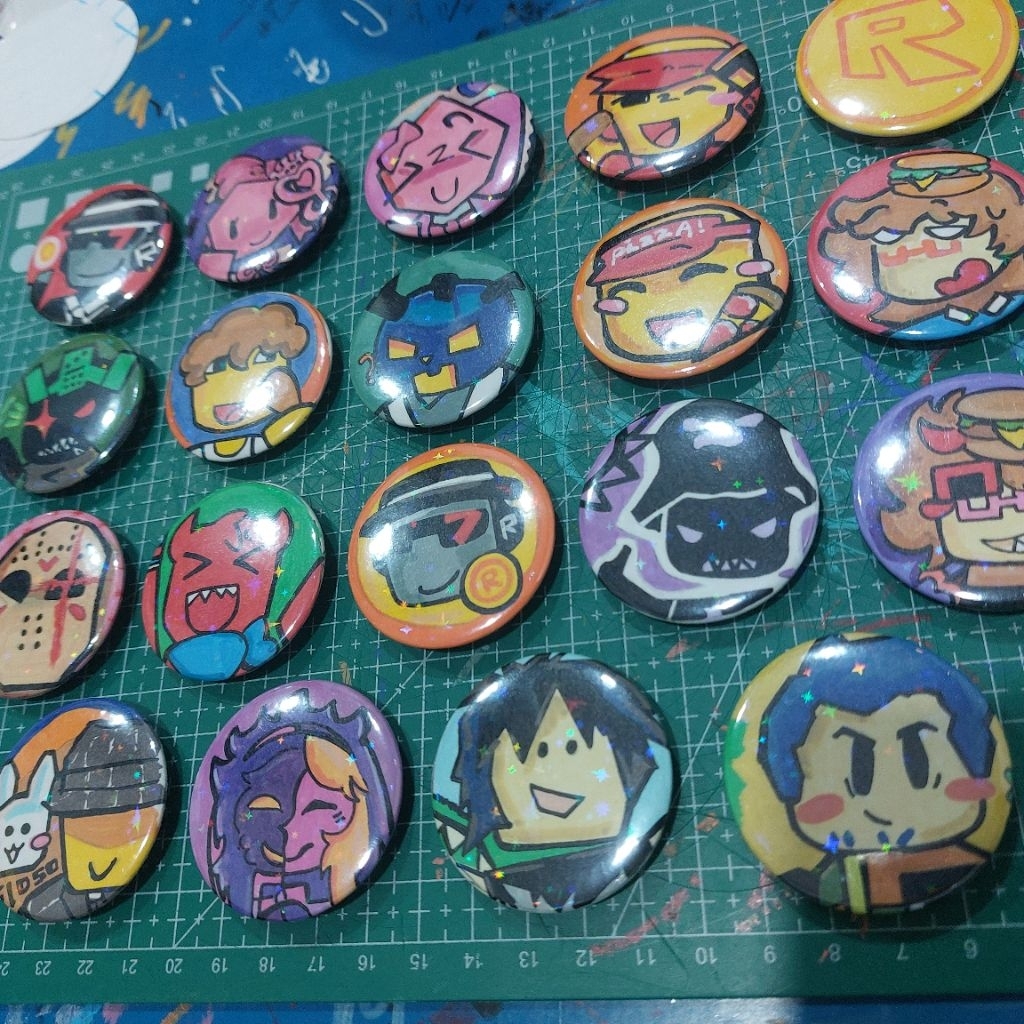 Button pin bros Dandys World Astro Forsaken 99 in the forest Roblox Murder drones hand drawing tradi