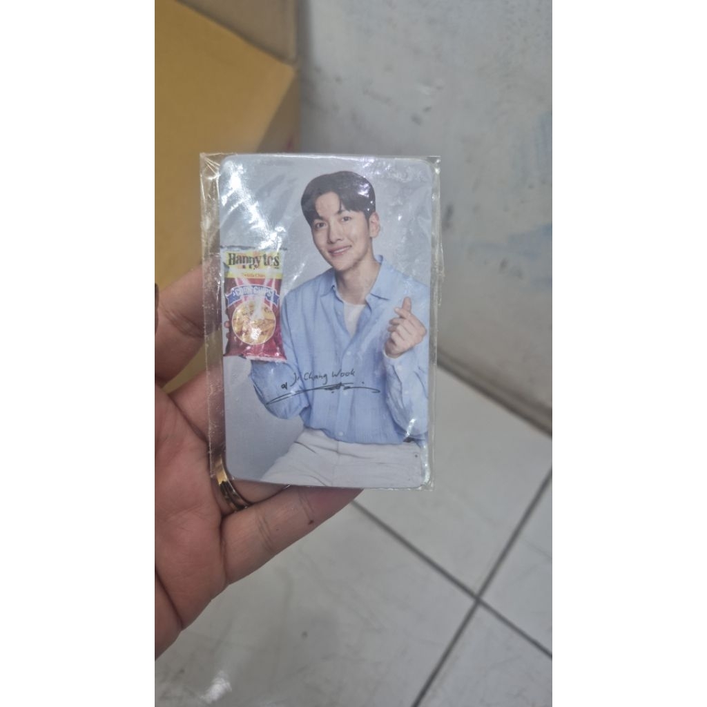 Jual Poca Ji Chang Wook Biru pegang Happy-Tos