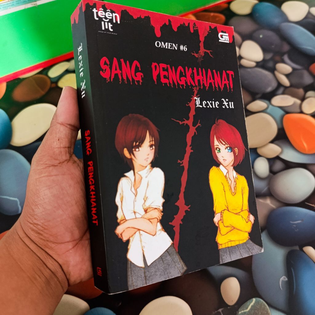 novel sang penghianat omen 6 lexie xu original