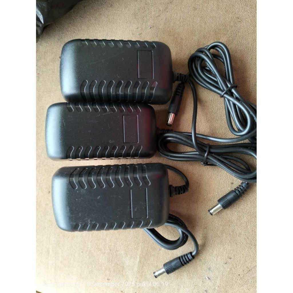 Adaptor Listrik 12V 2A