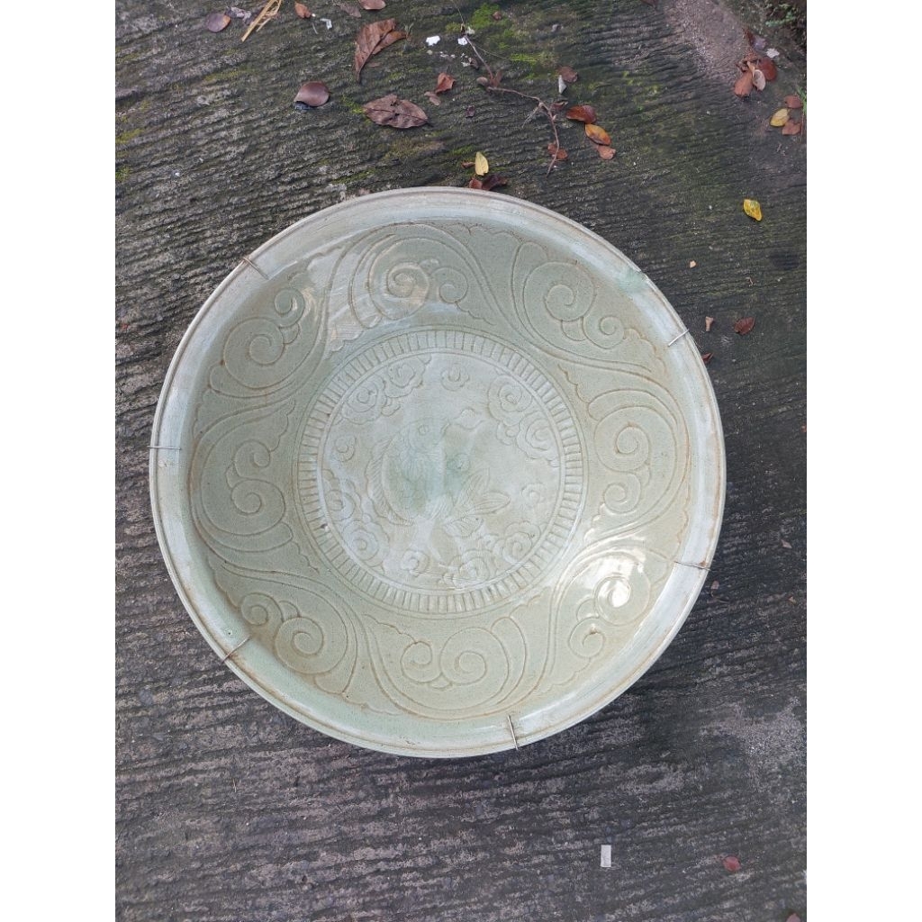 piring antik keramik celadon ikan lebar 52 cm