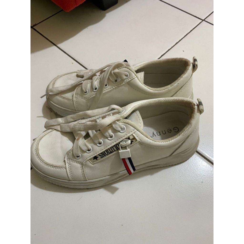 Sepatu Genny