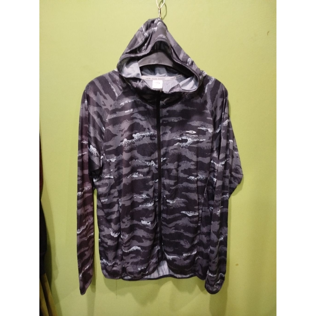 JAKET RUNNING OUTDOOR TIGORA CAMO LOGO REFLECTIVE