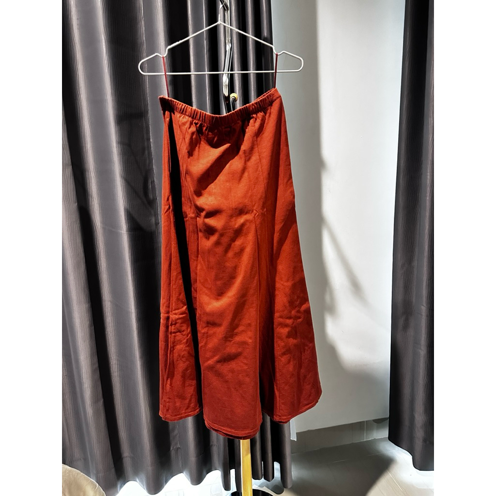 [ORI PRELOVED] UNIQLO Rok Panjang Maxi Flare Skirt Size L warna dark orange hijab friendly