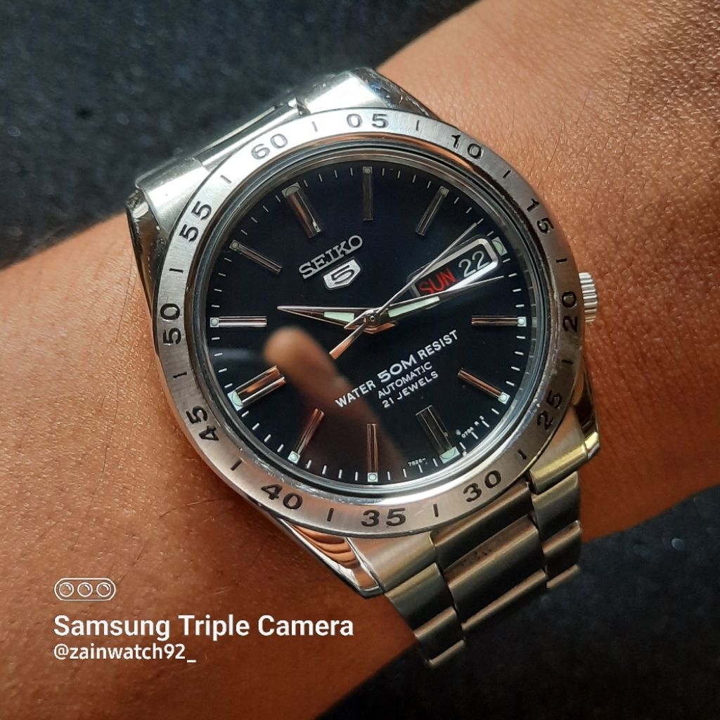 Jam Tangan Pria Seiko 5 SNKE01K1 Automatic Silver Black Stainless Steel 100% ORIGINAL