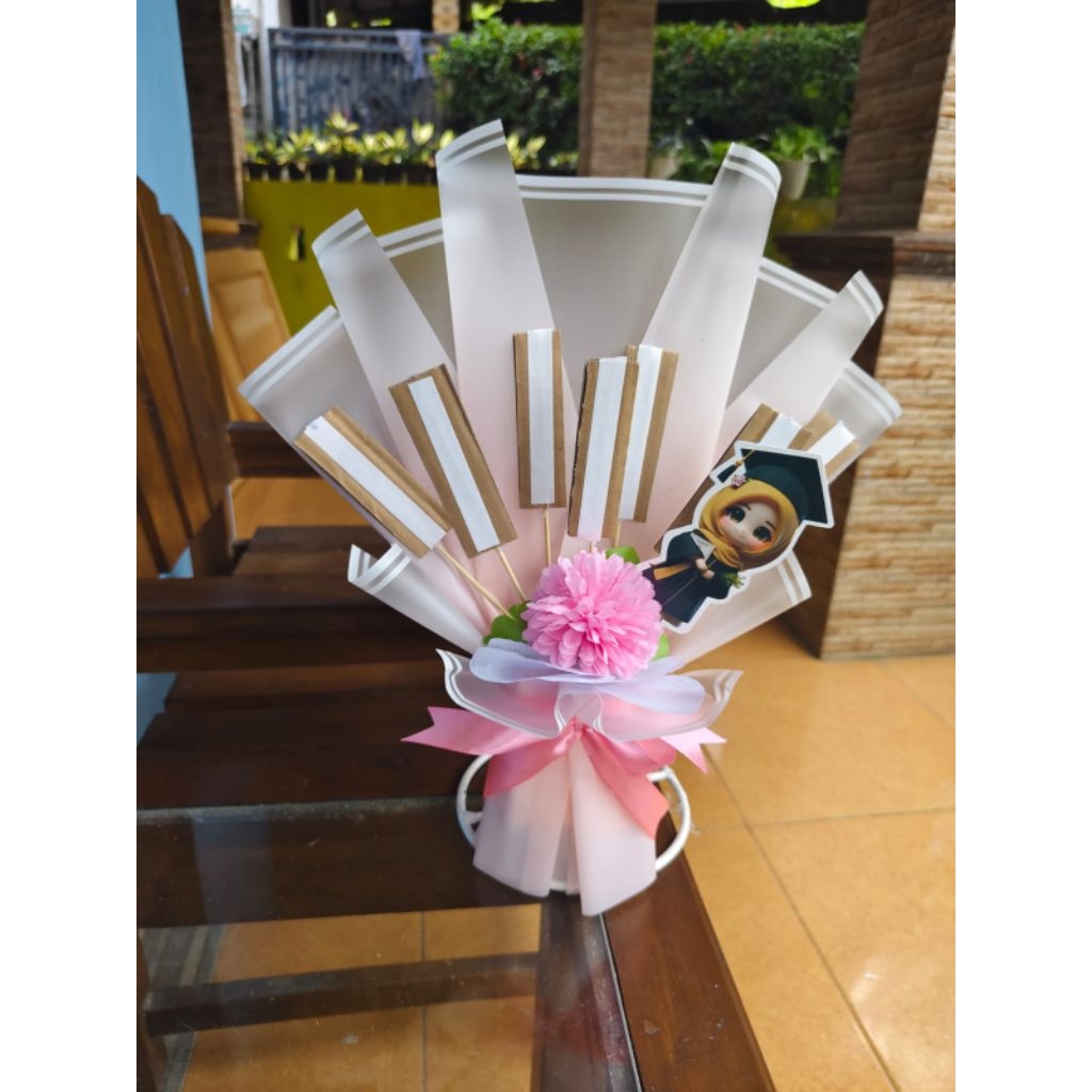 Buket hari wisuda dengan wadah snack/coklat/fhoto/kopi tinggal tempel praktis