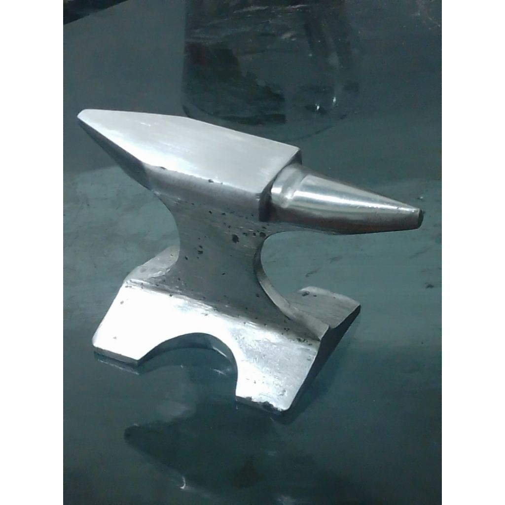 Anvil mini paron dari rel roli tebu