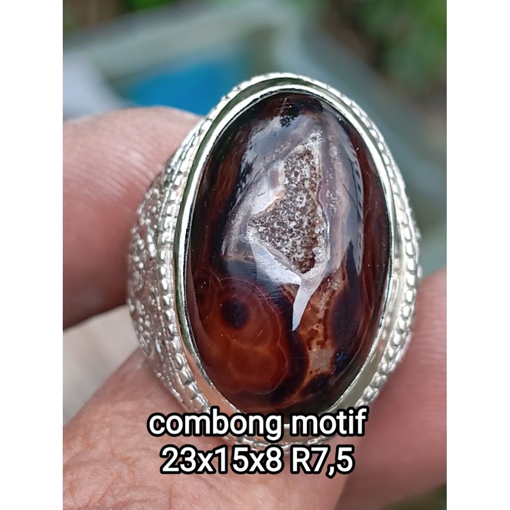 batu combong/batu anggur/batu yaman
