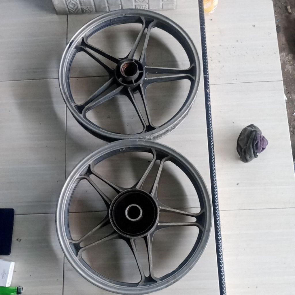 pelek velg set depan belakang Suzuki thunder original copotan motor