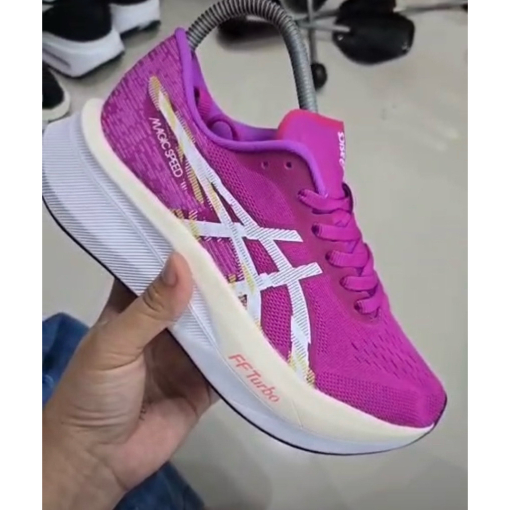 Sepatu running Asics