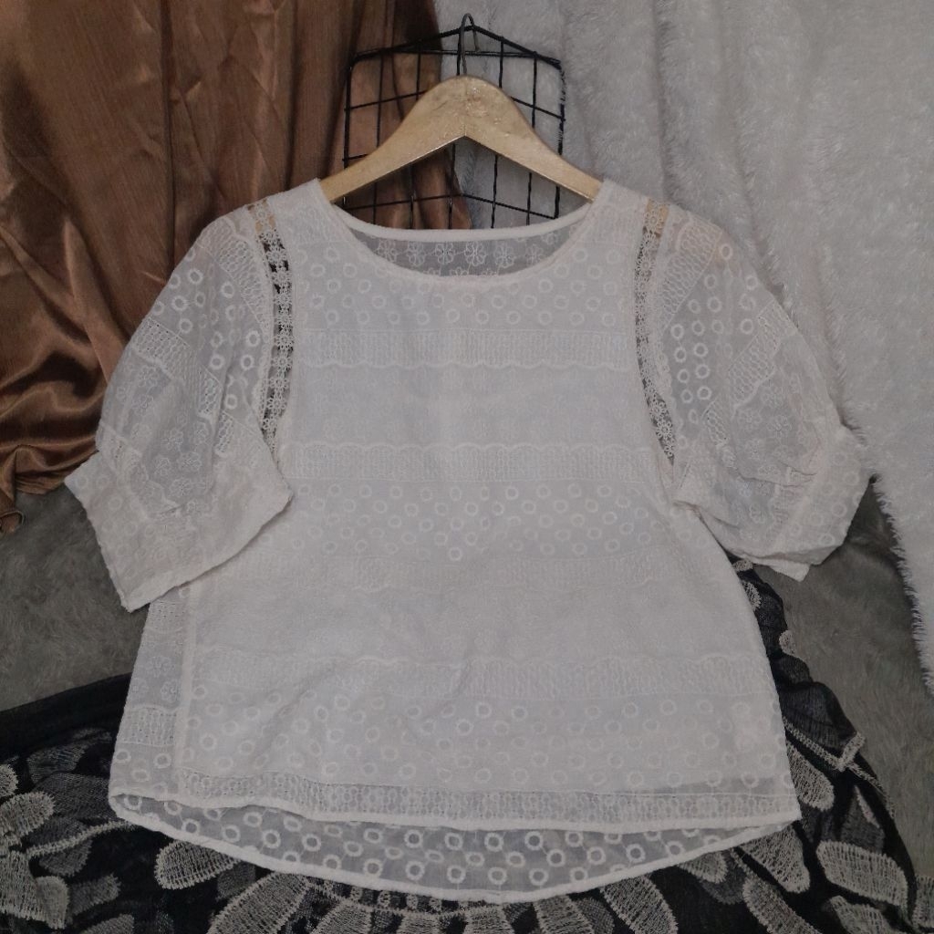 Blouse putih, bordir, katun bolong, blouse wanita