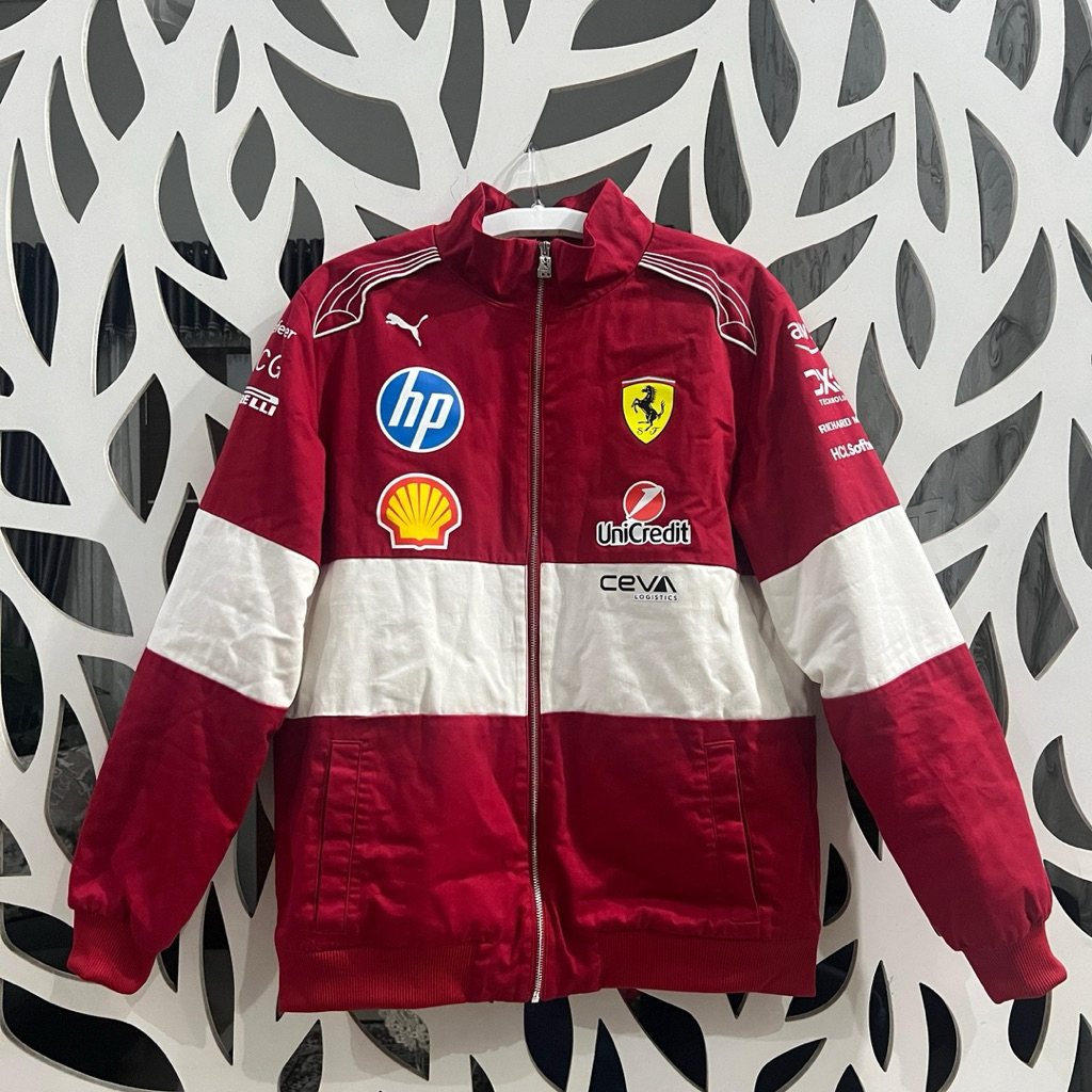 [BNWT] Jaket Vintage Scuderia Ferrari HP F1 Formula One Team 2025