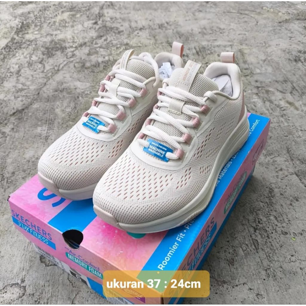 sepatu sport skechers cewek original ukuran 37