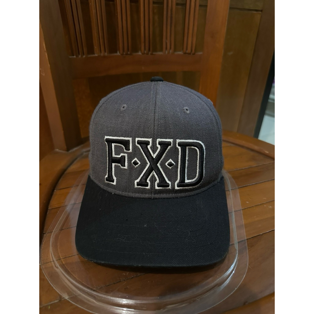 topi FXD x Starter