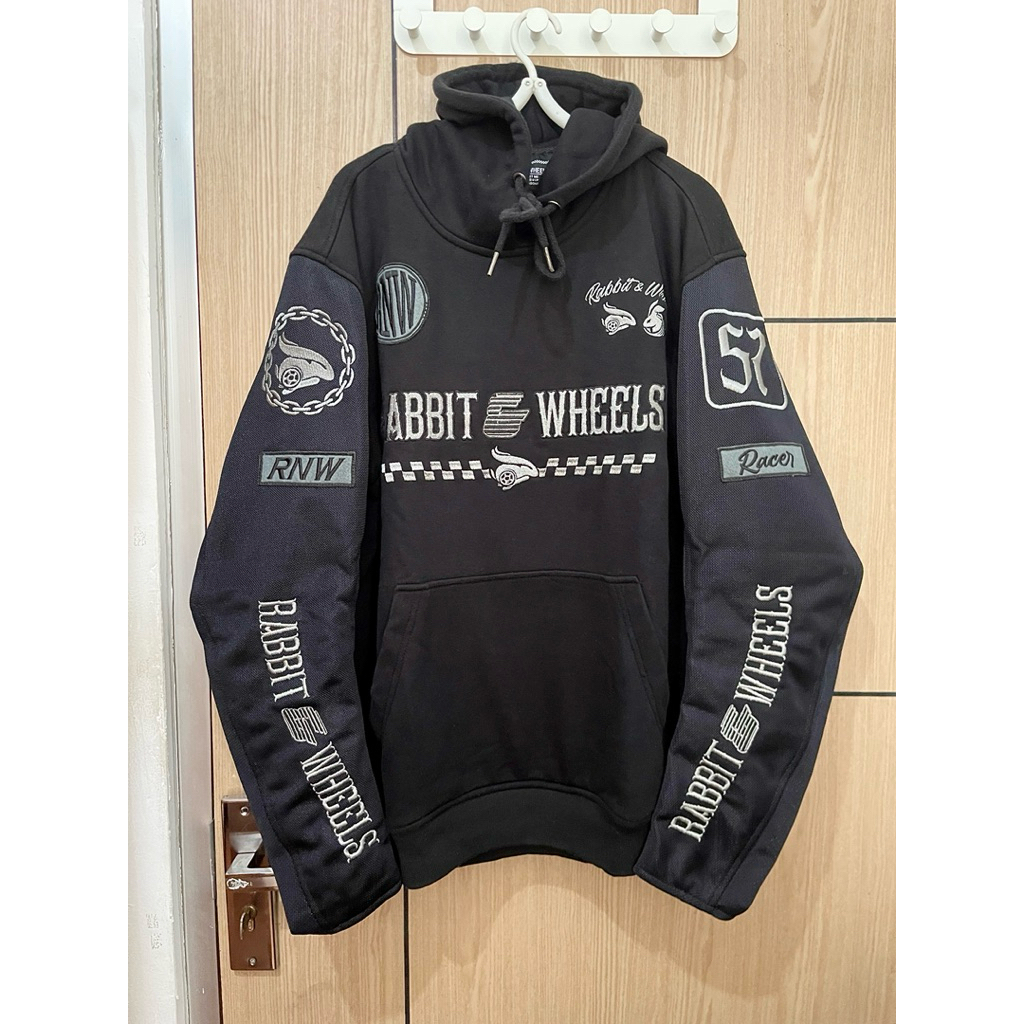 rabbit and wheels shadow Like New XL