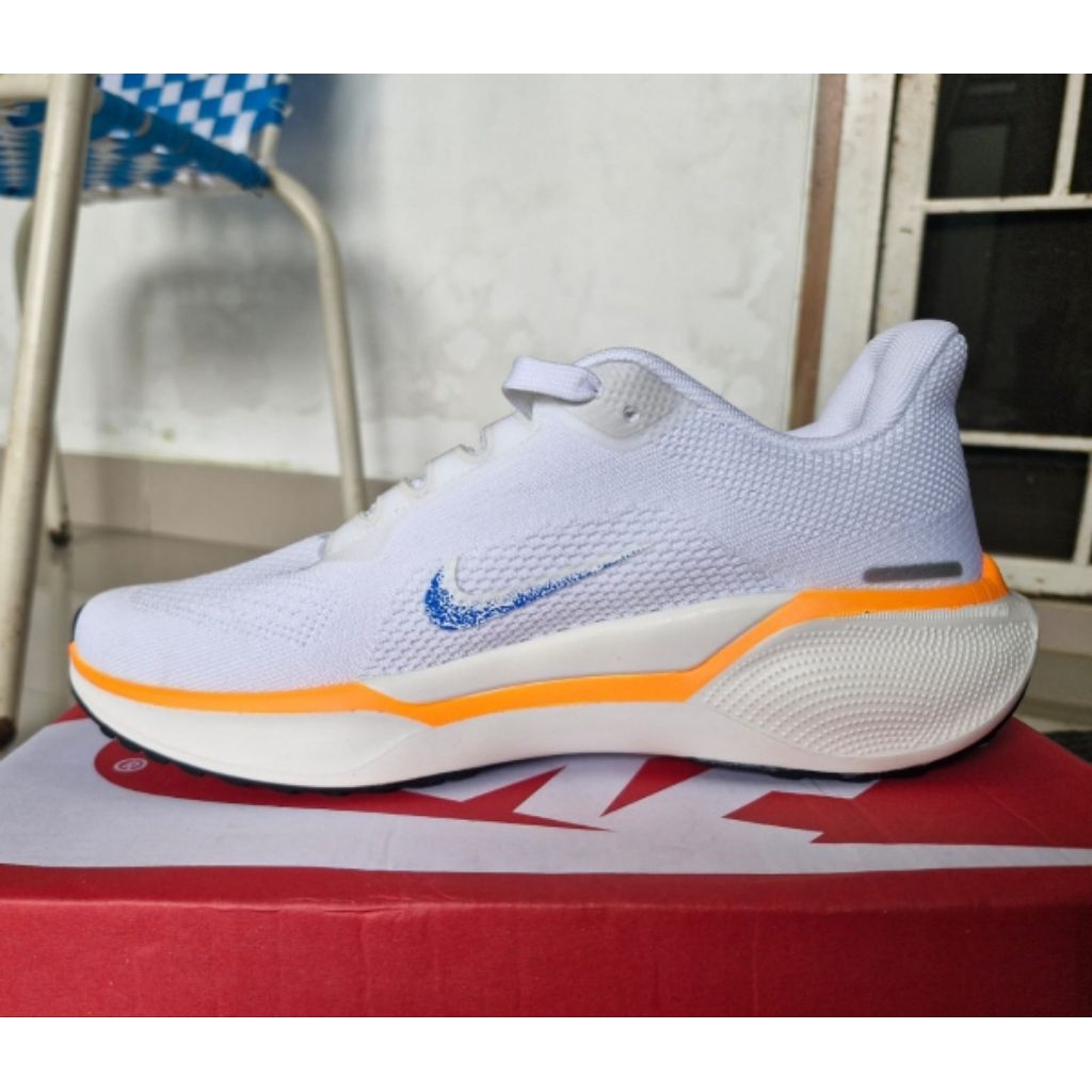 Sepatu sneaker running second seken branded Nike