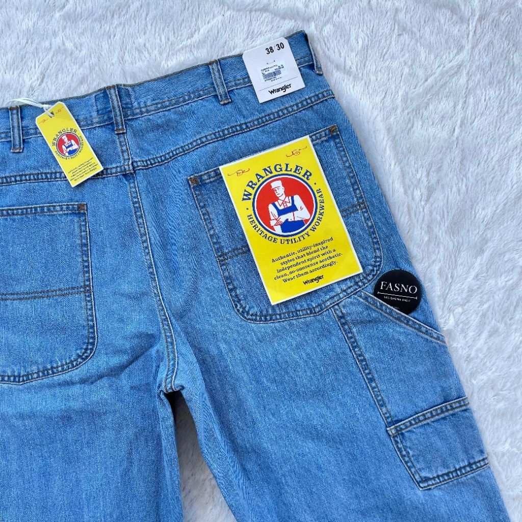 NEW & ORIGINAL Wrangler Heritage Harris Long Pants "Carpenter Denim".  Classic Blue Jeans.  C01P25.