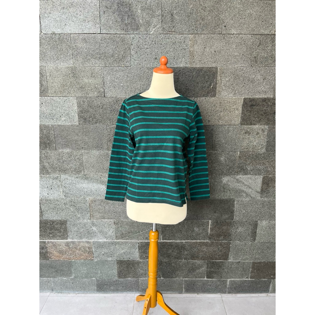 uniqlo striped tshirt