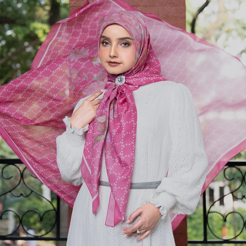 MANDJHA Esme Fuchsia Scarf - Hijab Jilbab Segi Empat Persegi Motif Gradasi Pink Fusia Fanta Magenta 