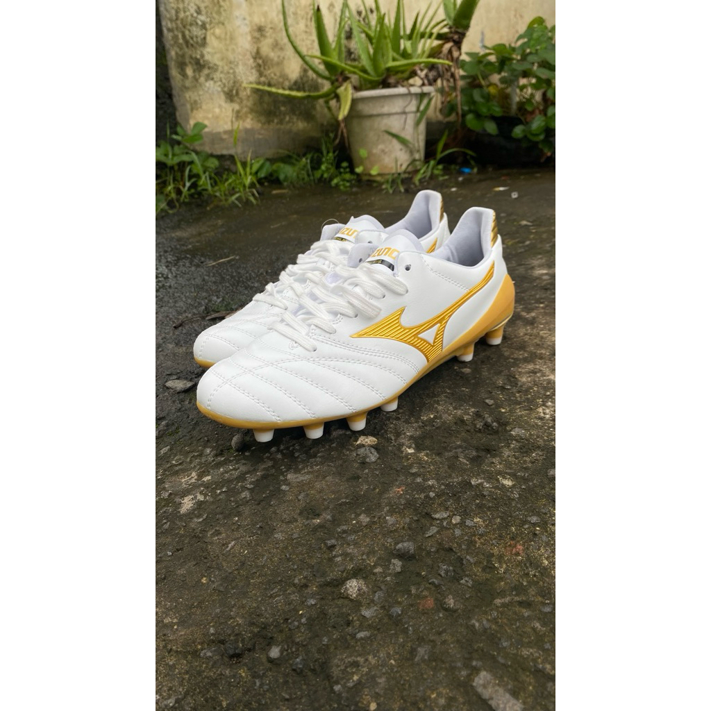 SEPATU BOLA MIZUNO PUTIH GOLD