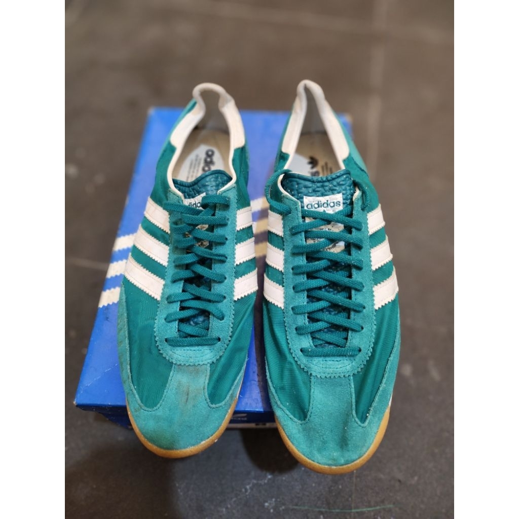 Sneaker SL 72 warna hijau strip putih