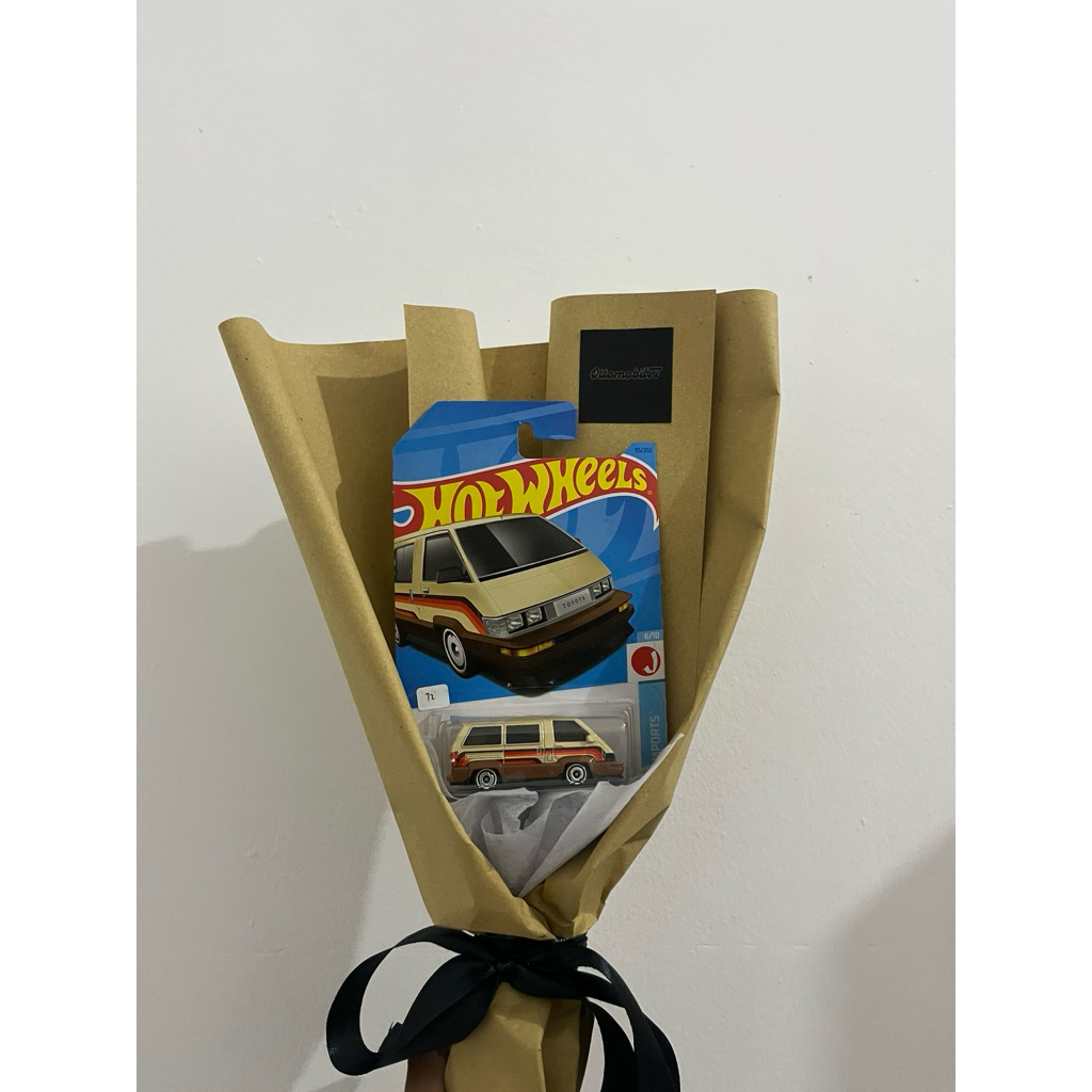 Buket Hot Wheels Toyota Van