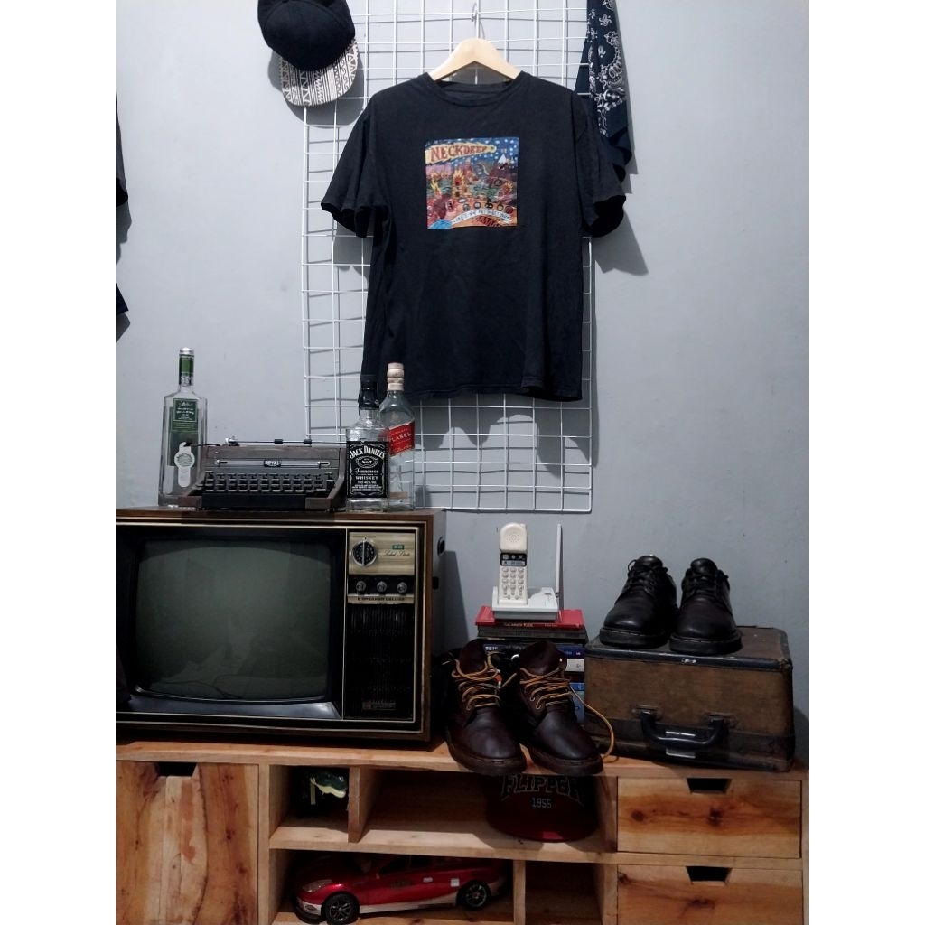 kaos band neck deep