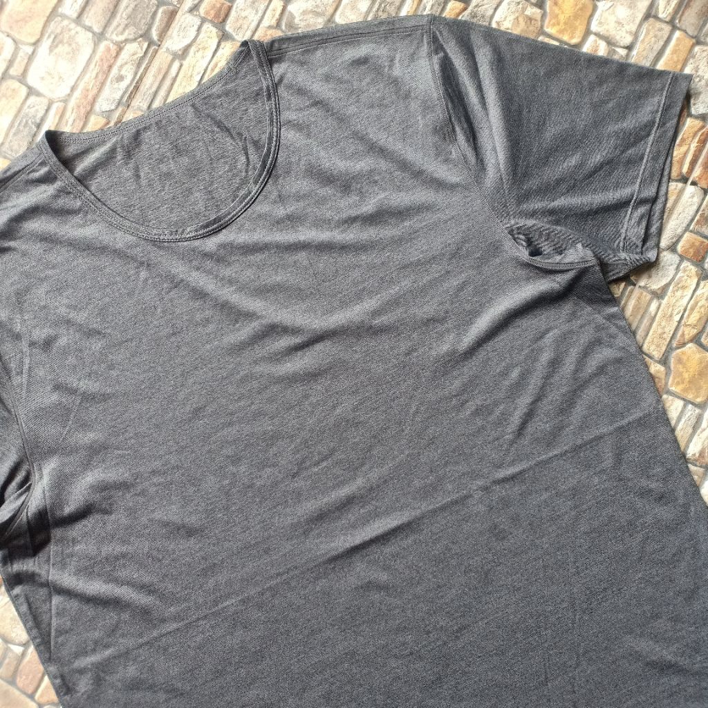 Kaos Fashion pria brand UNIQLO AIRISM original pl