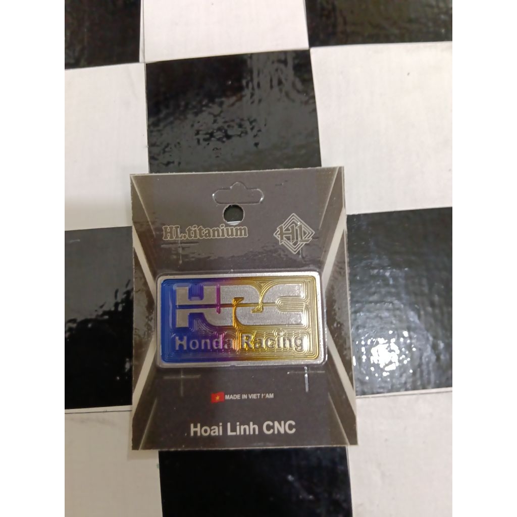 EMBLEM HRC TITANIUM
