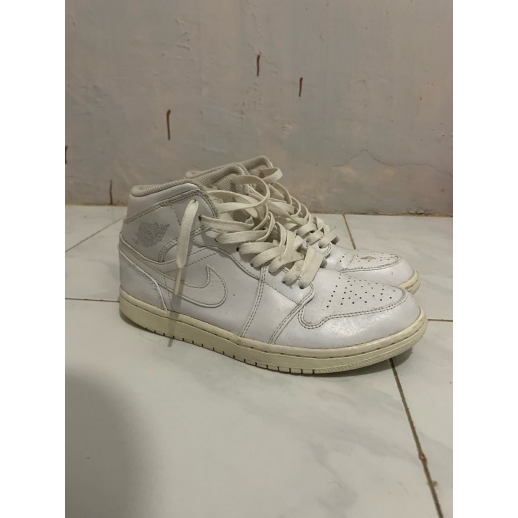 Jordan 1 Mid Triple White