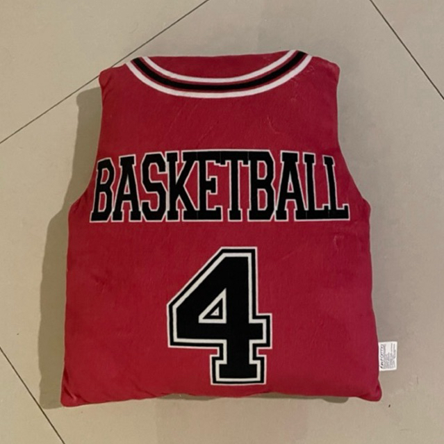 [PRELOVED] Bantal Sofa / Boneka Informa BasketBall Seragam Merah Basket Angka 4