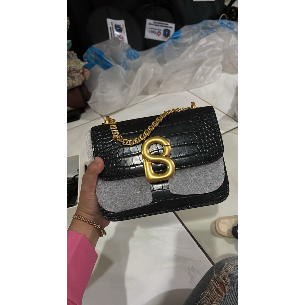 Preloved Box Audrey Small Black Buttonscarves