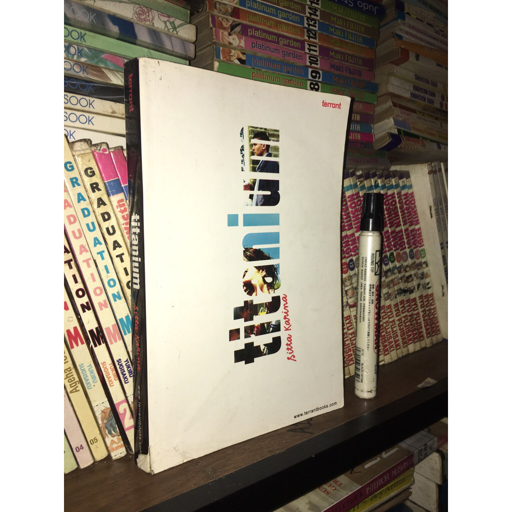 Buku Novel tittanium + ttd penulis