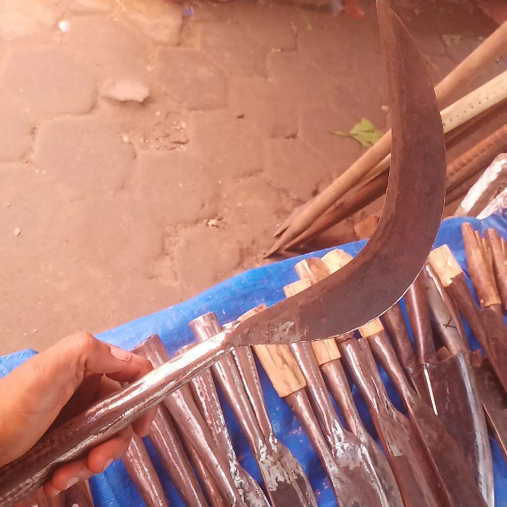 Arit Tebal bahan Per Baja gagang Besi.Untuk Potong kayu bambu dll