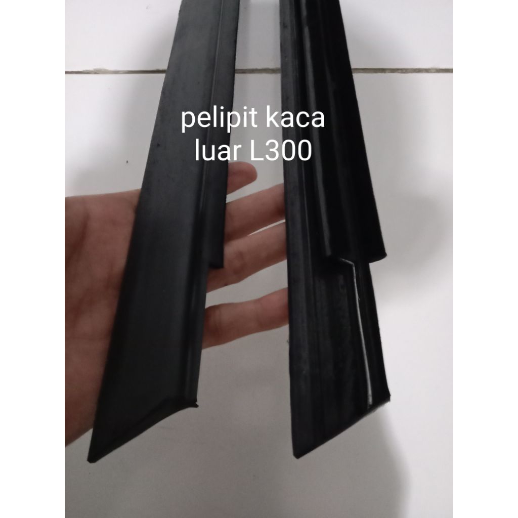 PELIPIT KACA LUAR L300