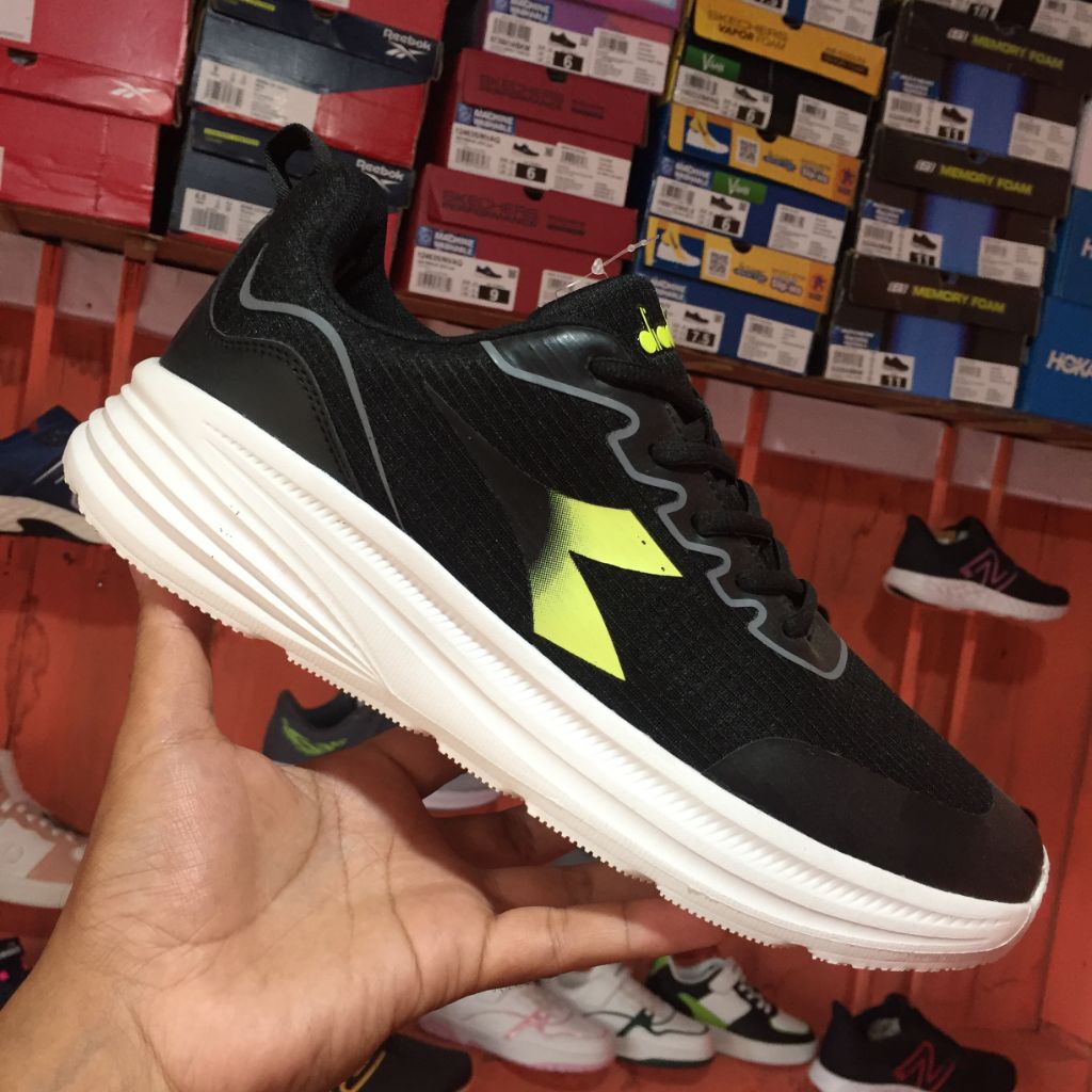 Sepatu Pria Diadora HERBER Black Original Ukuran 42 dan 44
