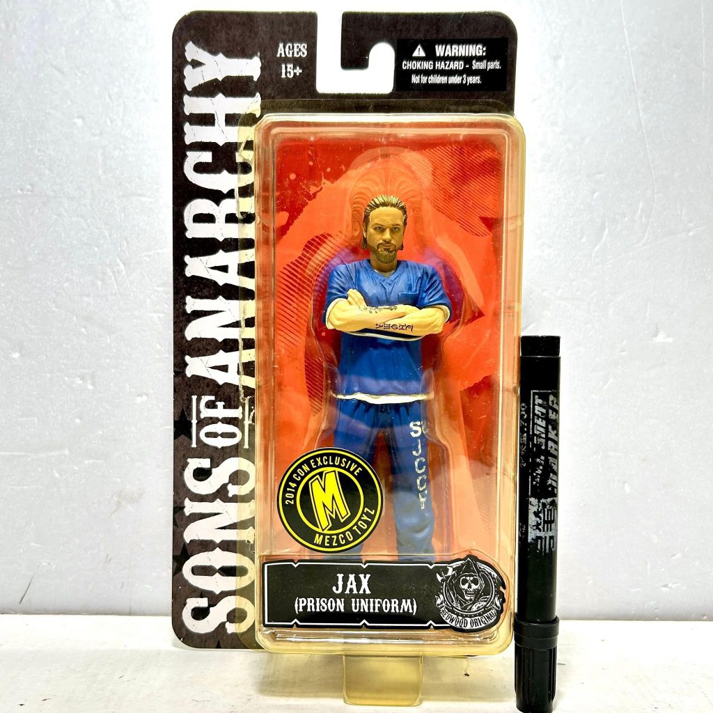 mainan action figure Mezco Toyz Sons of Anarchy Jax Teller 6-inch action figure in a blue prison uni