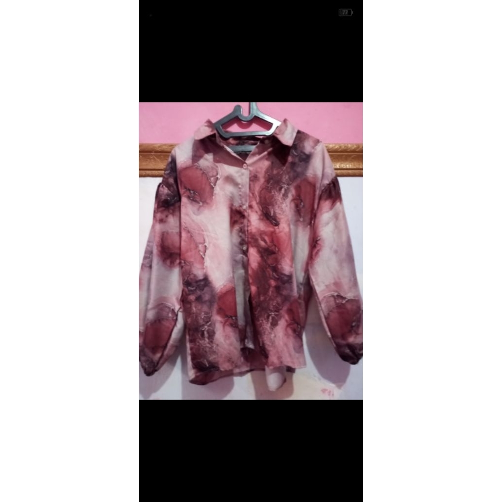 kemeja motif bunga bunga wanita